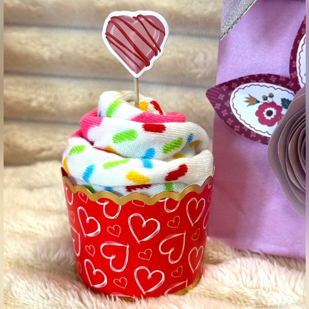 Hand Crafted Gift Set With Cupcake Socks & Beaded Pen - Picture 3 of 10